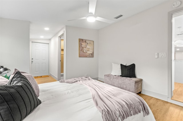 bedroom featuring ceiling fan, recessed lighting, wood finished floors, visible vents, and baseboards