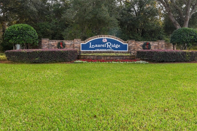 community / neighborhood sign with a lawn