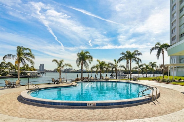 view of swimming pool featuring a water view