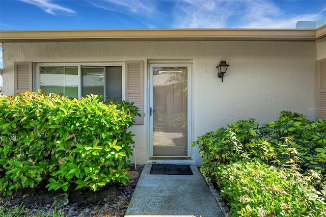 entrance to property with stucco siding