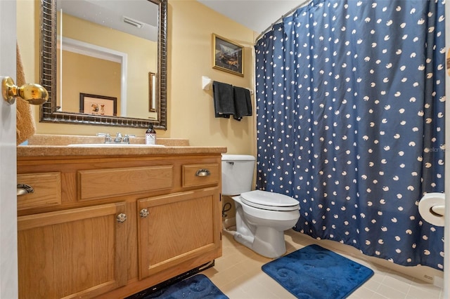 full bathroom with a shower with shower curtain, visible vents, vanity, and toilet