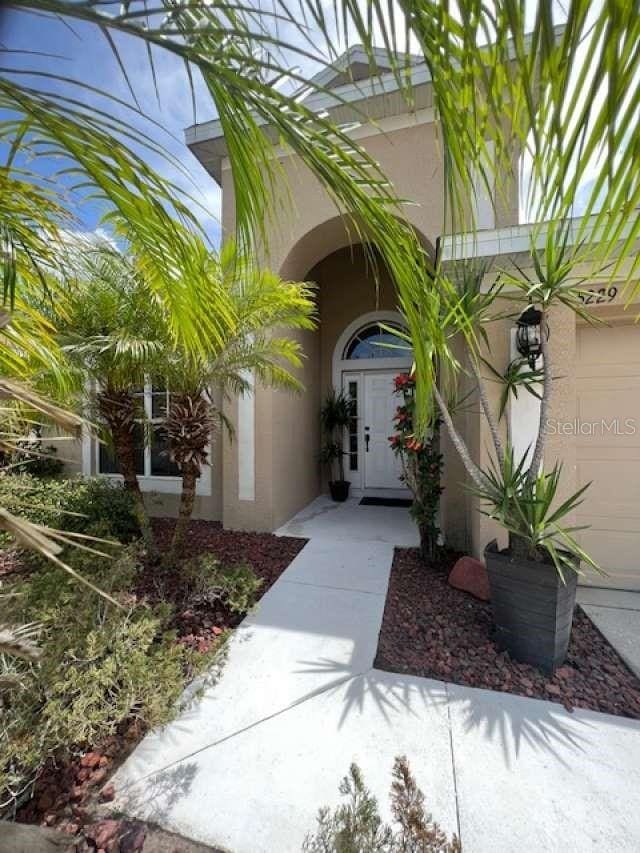 property entrance with stucco siding