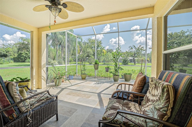 sunroom with ceiling fan