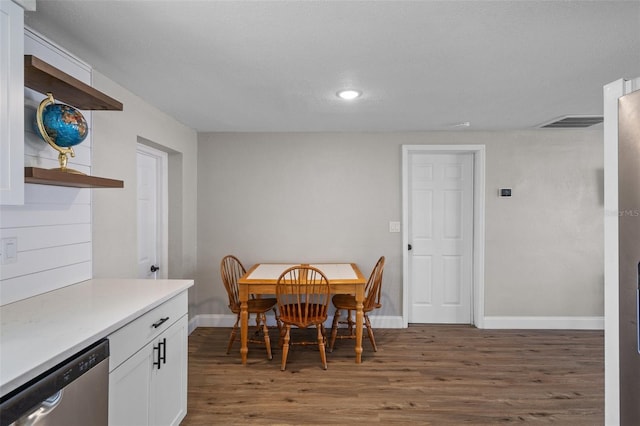 dining space featuring visible vents, recessed lighting, baseboards, and wood finished floors