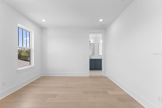 unfurnished room featuring visible vents, recessed lighting, light wood-style flooring, and baseboards