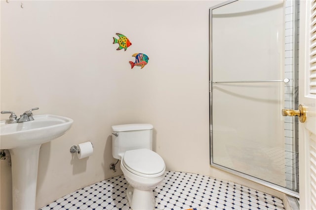 12808 Harborwood Dr, Largo, FL 33774 - full bath featuring a shower stall, toilet, and a sink