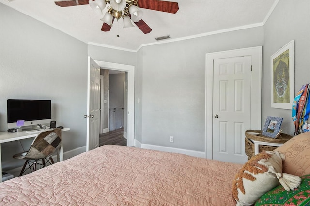 bedroom featuring visible vents, a ceiling fan, baseboards, and ornamental molding