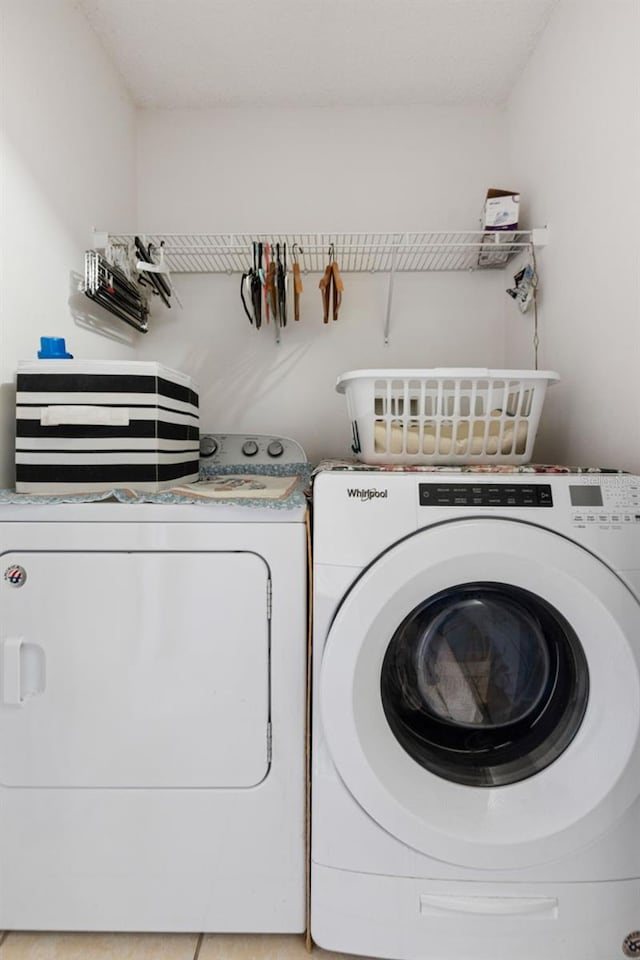 laundry room with laundry area and washing machine and clothes dryer