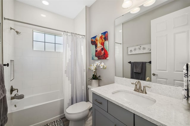 full bath with shower / tub combo with curtain, vanity, and toilet