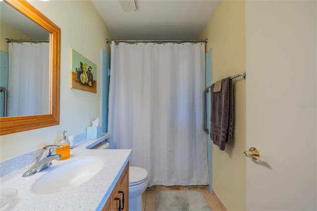 full bathroom featuring toilet, vanity, and a shower with curtain