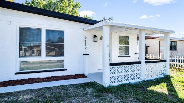 entrance to property with fence