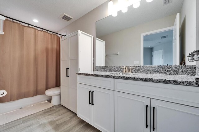 full bath with visible vents, vanity, and a shower with shower curtain