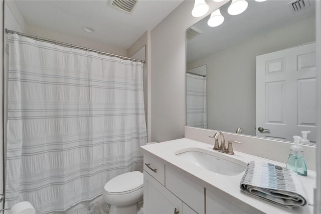 full bath featuring toilet, a shower with curtain, visible vents, and vanity