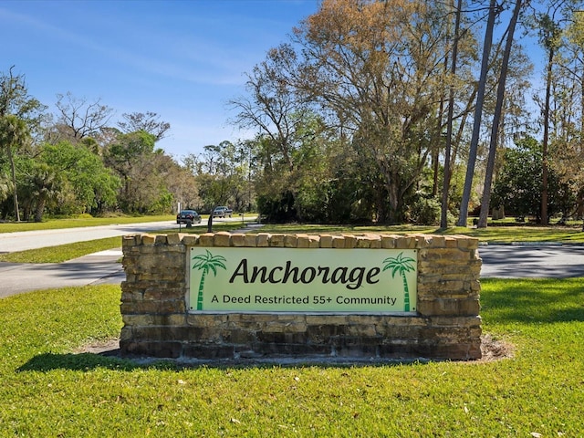 community sign with a yard