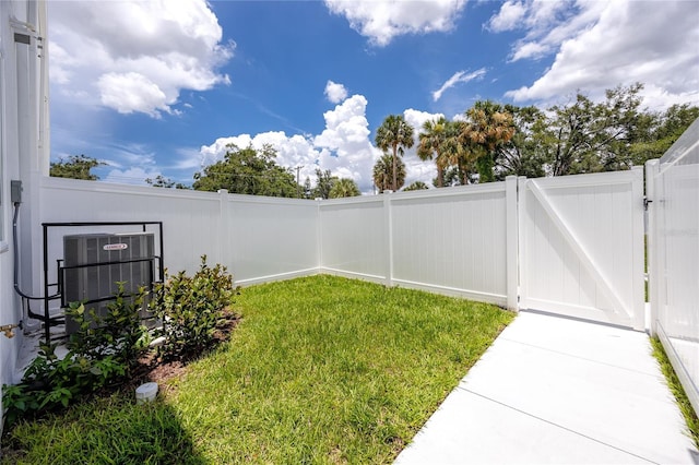 3402 E 28th Ave Unit 7, Tampa, FL 33605 - fenced backyard with a gate