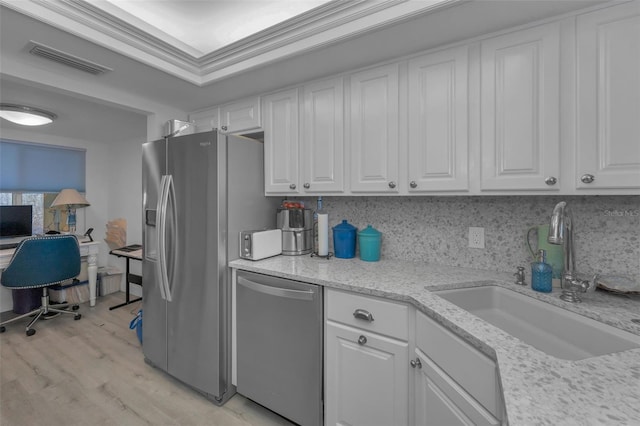 kitchen featuring stainless steel appliances, visible vents, light wood-style flooring, white cabinetry, and a sink