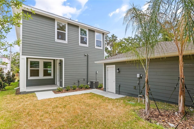 408 W Paris St, Tampa, FL 33604 - rear view of house featuring a yard
