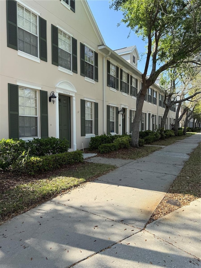 townhome / multi-family property with a residential view and stucco siding