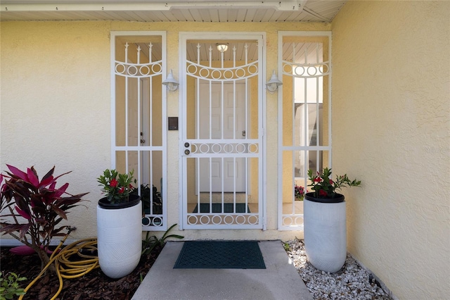 entrance to property with stucco siding