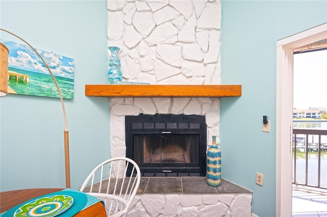 details featuring a fireplace with raised hearth