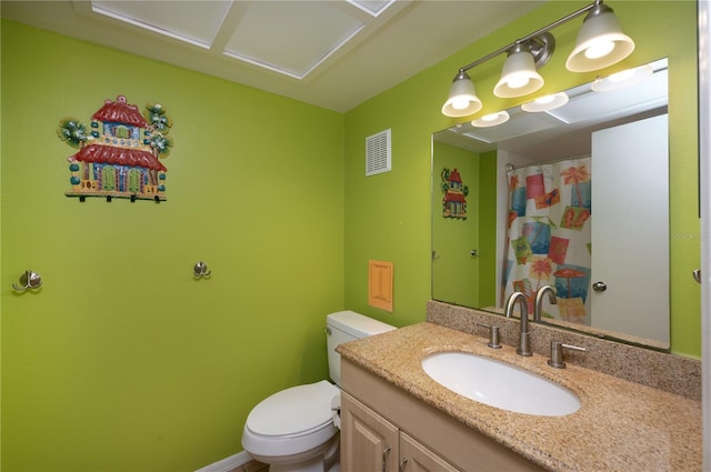 full bathroom with visible vents, toilet, vanity, and a shower with curtain