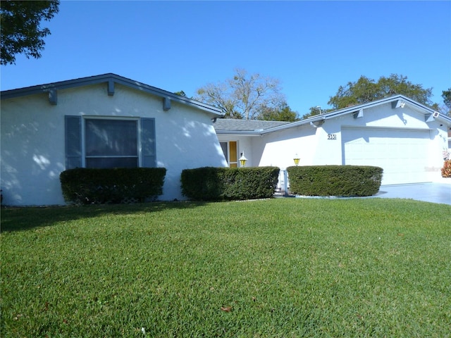 view of front of home featuring stucco siding, driveway, an attached garage, and a front lawn