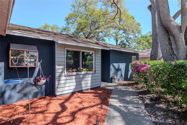 view of exterior entry featuring stucco siding