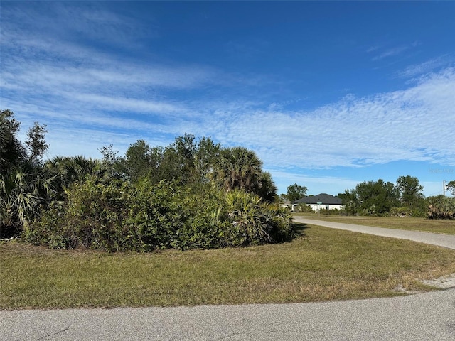 Listing photo 2 for 141 White Pine Dr, Rotonda West FL 33947