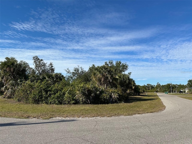 Listing photo 3 for 141 White Pine Dr, Rotonda West FL 33947