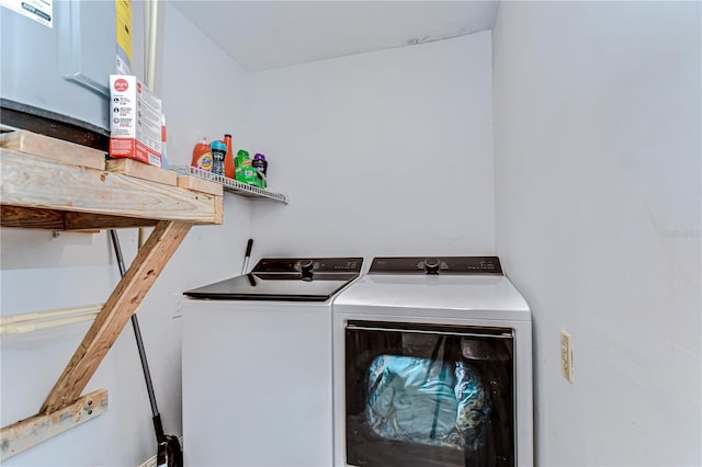 laundry area with laundry area and washing machine and clothes dryer