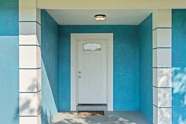 entrance to property with stucco siding