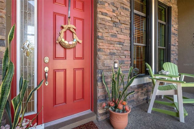 entrance to property featuring covered porch