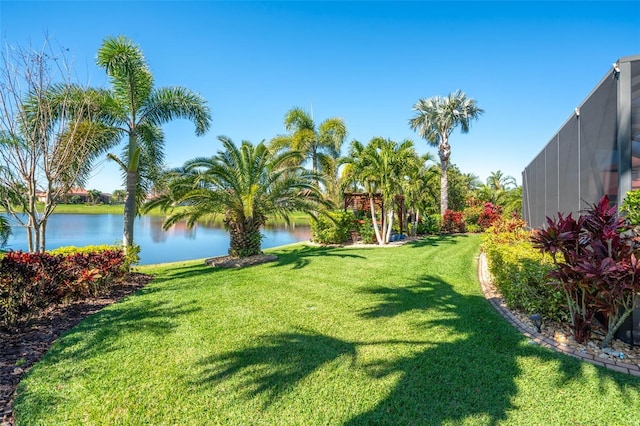 view of yard featuring a water view