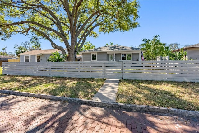 view of front of home with a fenced front yard