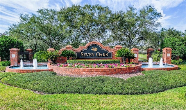 community sign with a yard