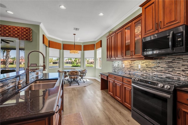 kitchen with visible vents, a sink, backsplash, crown molding, and stainless steel electric range oven