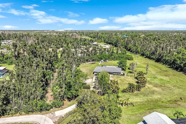 birds eye view of property featuring a forest view