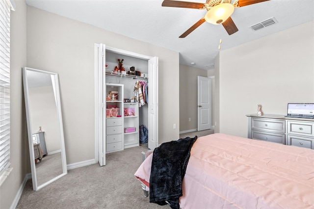 bedroom featuring visible vents, a ceiling fan, a closet, carpet flooring, and baseboards