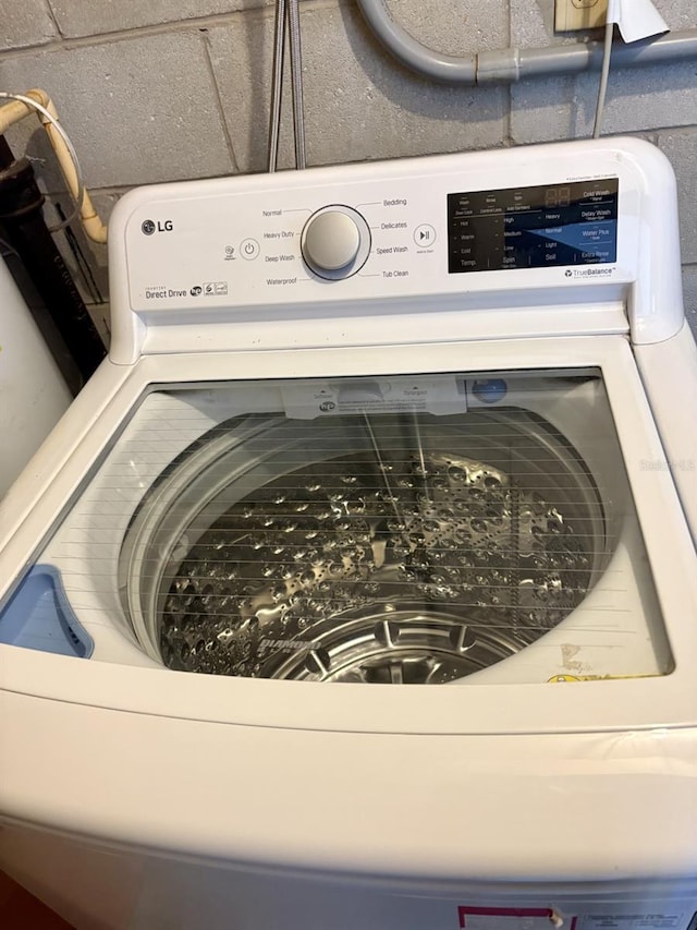 details featuring washer / clothes dryer