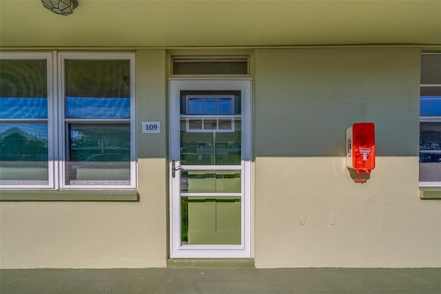 property entrance featuring stucco siding