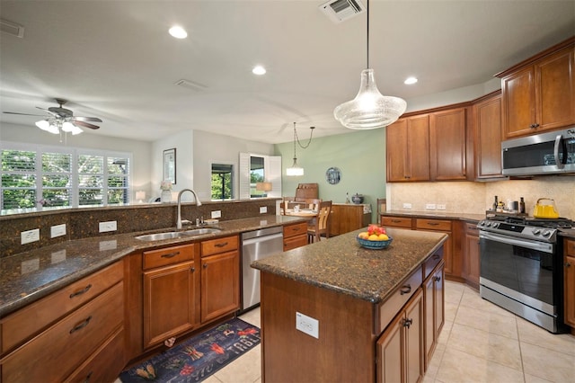 kitchen with visible vents, a wealth of natural light, decorative backsplash, stainless steel appliances, and a sink