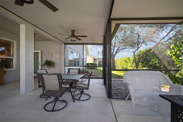 sunroom with ceiling fan