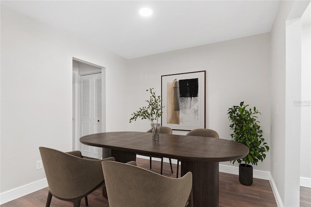 dining space featuring recessed lighting, wood finished floors, and baseboards