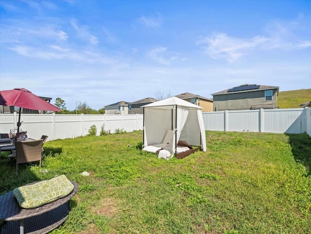 view of yard featuring an outdoor structure and a fenced backyard