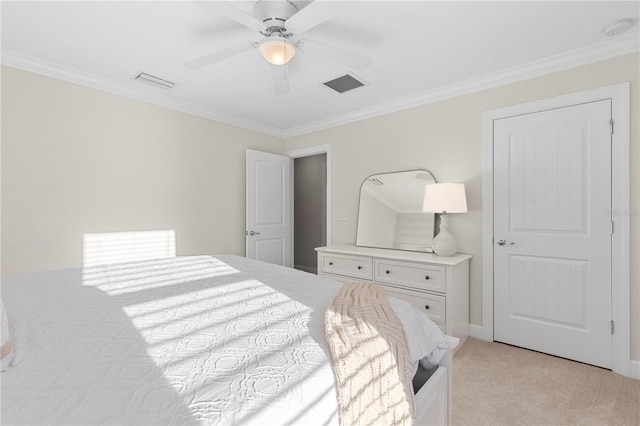 bedroom with visible vents, ornamental molding, ceiling fan, and light carpet