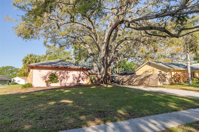 view of yard featuring fence