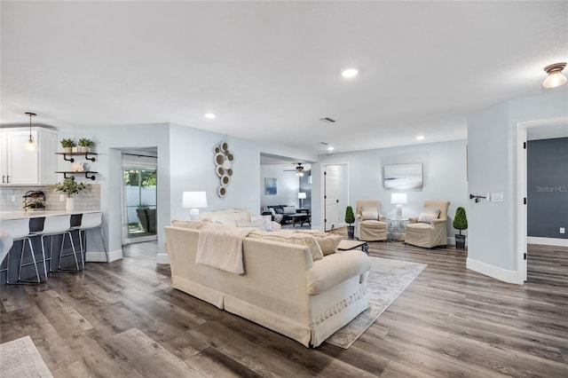 living area featuring dark wood finished floors, recessed lighting, baseboards, and ceiling fan