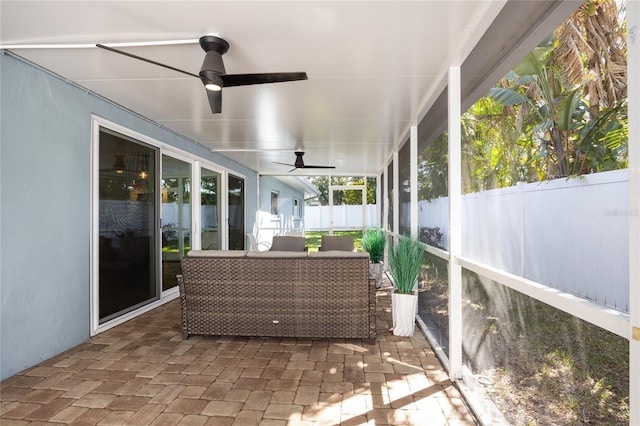 sunroom with ceiling fan