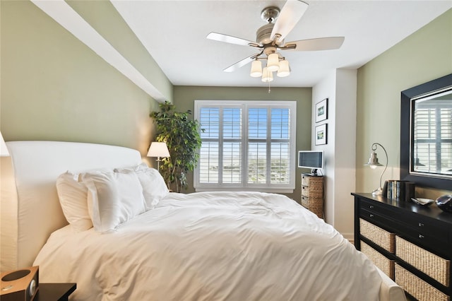 bedroom with a ceiling fan