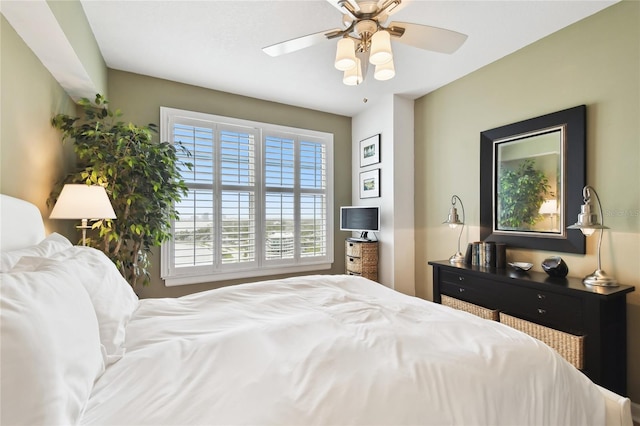 bedroom featuring ceiling fan